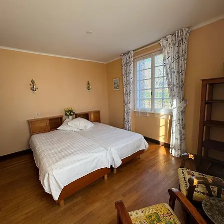 Des Ruines De Merle Bed & Breakfast